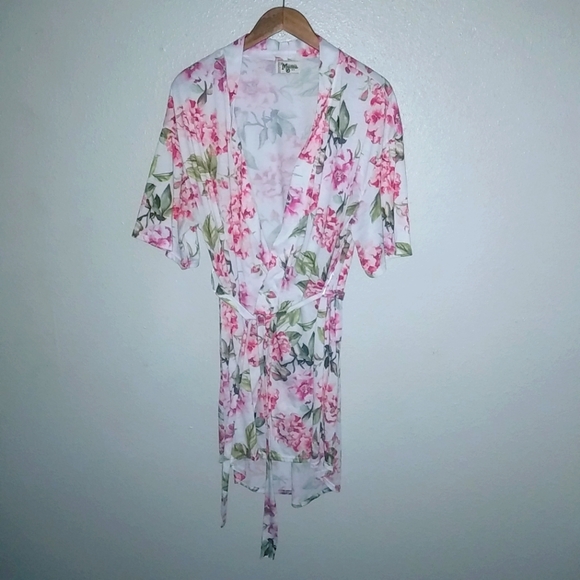 Show Me Your MuMu Other - Show Me Your MuMu Brie Pink White Floral Wrap Feminine Luxurious Robe